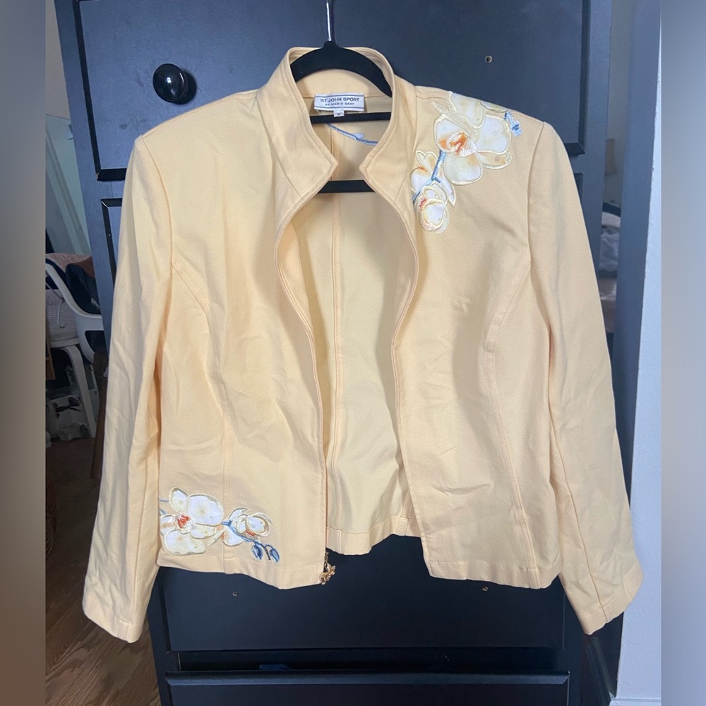 St John Sport collection yellow blazer with beautiful floral details size Medium